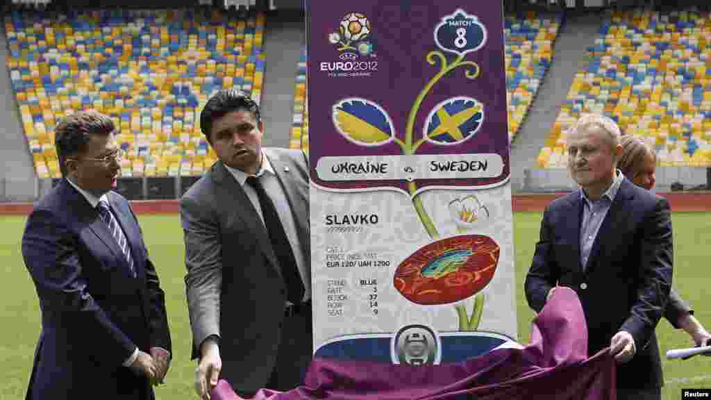 Ukraine -- UEFA's Euro 2012 Director Martin Kallen (L), Ukraine LOC Euro-2012 director Markiyan Lubkivskyi (C) and President of the Ukrainian soccer federation Hryhory Surkis present the Euro 2012 ticket design at the Olympic stadium in Kyiv, 23Apr2012