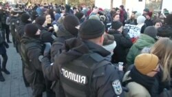 В Киеве на участников акции памяти трансгендеров напали праворадикалы (видео)