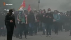 Радикалы в Париже устроили беспорядки – полиция применила газ (видео)