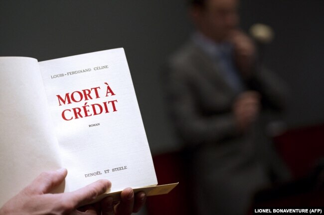 صفحه نخست اولین چاپ از کتاب «مرگ قسطی» یکی از مشهورترین آثار سلین، در حراج سال ۲۰۱۱