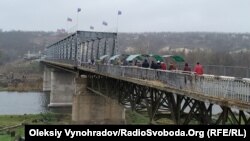 «Думаю, найближчим часом наше завдання, щоб ці прапори тут прибрати», – зазначив президент