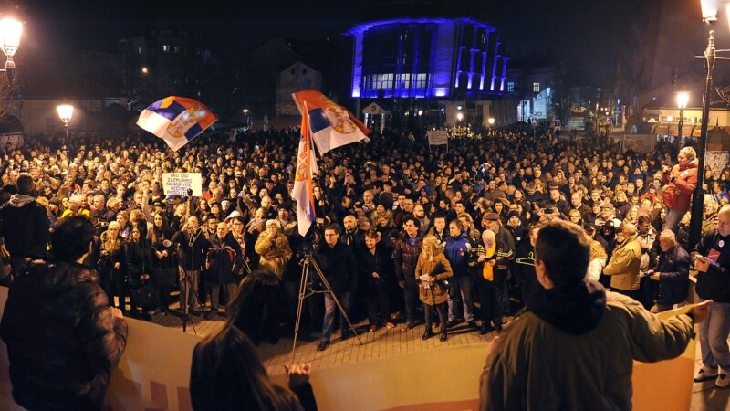 Kojo na protestu u Kragujevcu: Odlazite u istoriju, ilegalu ili izolaciju