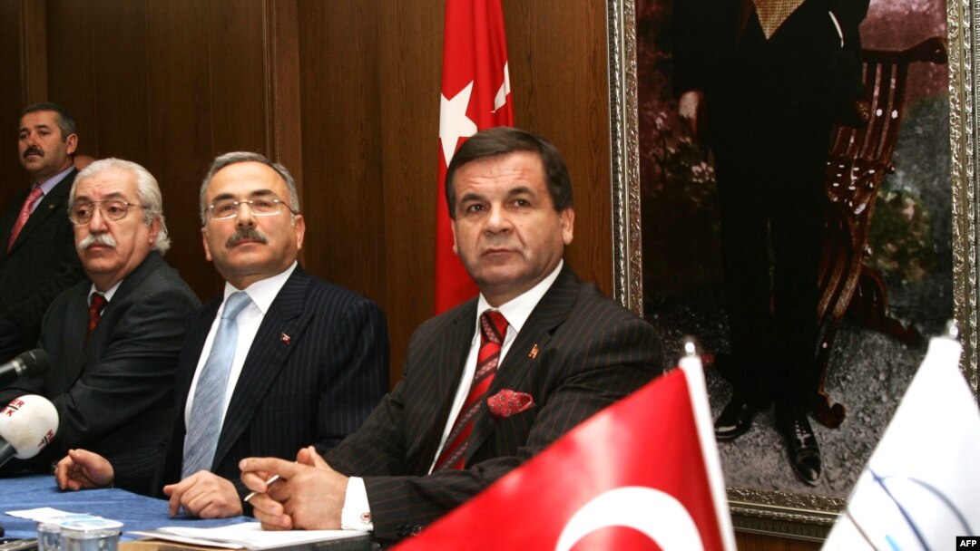 Turkish Energy Minister Hilmi Guler (center) at a January 2009 press conference discussing the Atomstroyexport consortium's bid and the Akkuyu project.