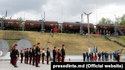 Ceremonia de primire a primei tranșe de motorină donată de România, 17 mai, Ocnița