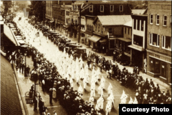 4 июля 1924 года. Парад Ку-клукс-клана в городе Лонг-Бранч, Нью-Джерси, в дни работы национального съезда демократов