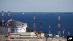 Oil tankers are seen in Novorossiisk near one of the largest facilities for oil and petroleum products in southern Russia. (file photo)