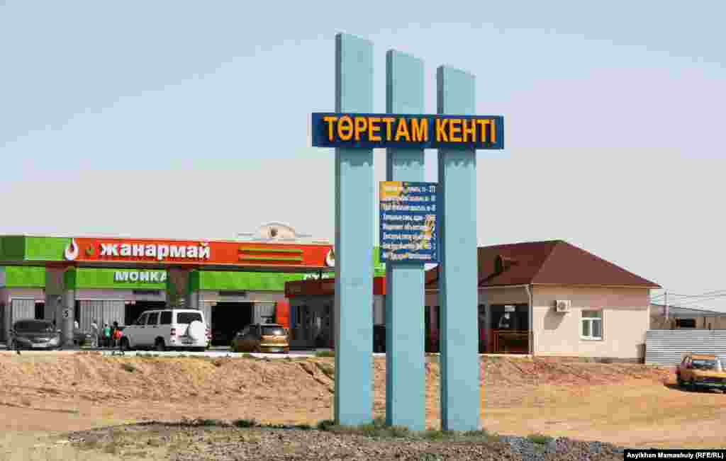 Entering Toretam, a Kazakh-run town next to Baikonur. 