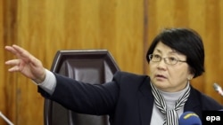 Роза Отунбаева обещает исправить нынешнее "репрессивное законодательство" Киргизии.
