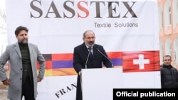 Armenia -- Prime Minister Nikol Pashinian and Dutch-Armenian businessman Christian Gelici (L) inauguate a new textile plant in Gyumri, December 7, 2018.