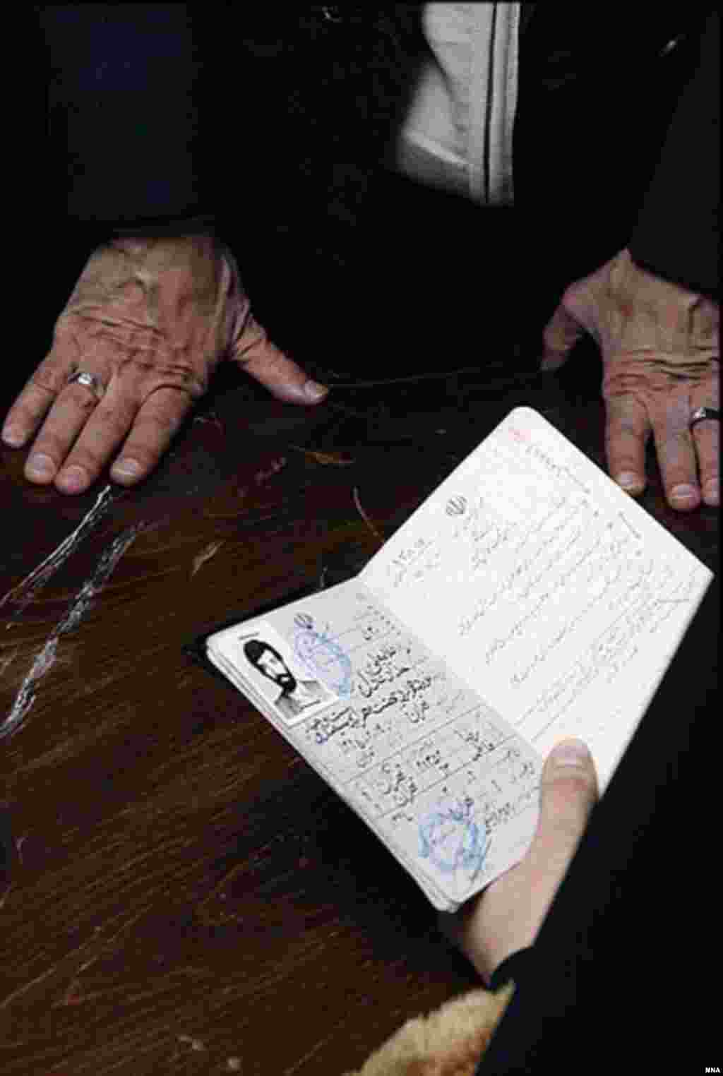 Iran - Iranians were voting in elections for municipal councils and the Assembly of Experts, Tehran, 15Dec2006