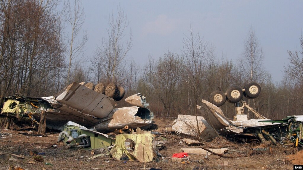 Обломки президентского Ту-154М под Смоленском (архивное фото)