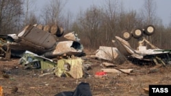 Уламки польського літака Ту-154М. Загинули 96 пасажирів, серед них і президент Польщі . Росія, аеродром під Смоленськом. 14 квітня 2010 року