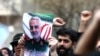 İranda nümayişçilər Soleimani-nin şəklini qaldırır