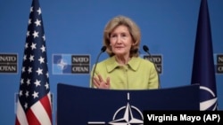 Ambasadorja amerikane në NATO, Kay Bailey Hutchison