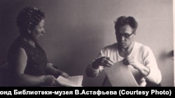 Виктор Астафьев с женой