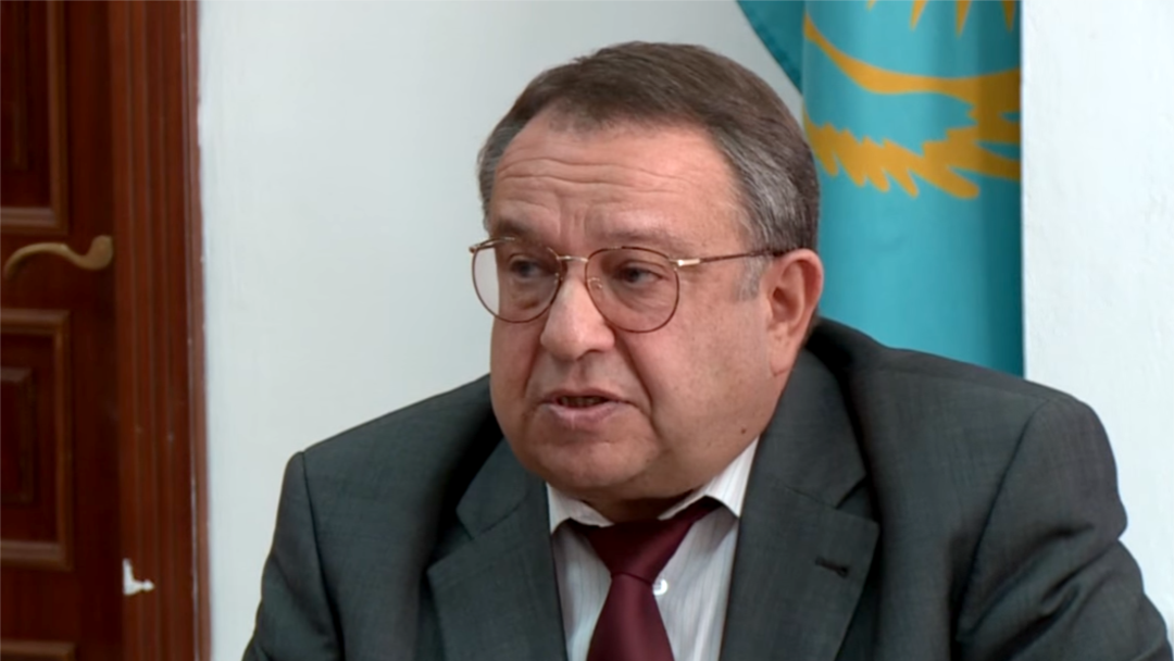 Олар жүргізушіні ұрды Олар жүргізушіні ұрды