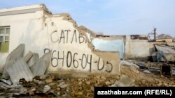В центре Ашхабада сносят сотни жилых домов