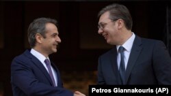Грчкиот премиер Кирјакос Мицотакис и претседателот на Србија Александар Вучиќ.