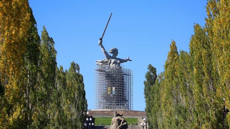 Ruski spomenik 'Majka otadžbina zove' na restauraciji