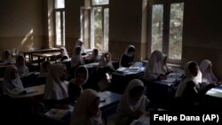 Дівчата в шкільному класі, Кабул, 12 вересня 2021 року