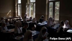 دختران دانش‌آموز در افغانستان