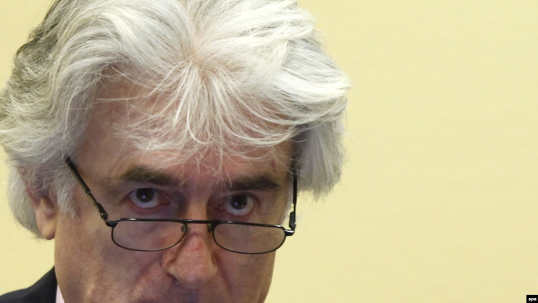 Radovan Karadžić u sudnici Haškog tribunala pred kojim je optužen za genocid