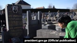 Саломе Зурабишвили возложила цветы к мемориалу умерших в эмиграции соотечественников