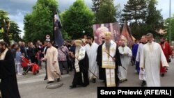 ქალაქ ნიკშიჩში დაახლოებით, ათასამდე ადამიანი მონაწილეობდა სერბეთის ერთ-ერთი უდიდესი წმინდანის, ვასილი ოსტროჟელის, ხსოვნისადმი მიძღვნილ მსვლელობაში