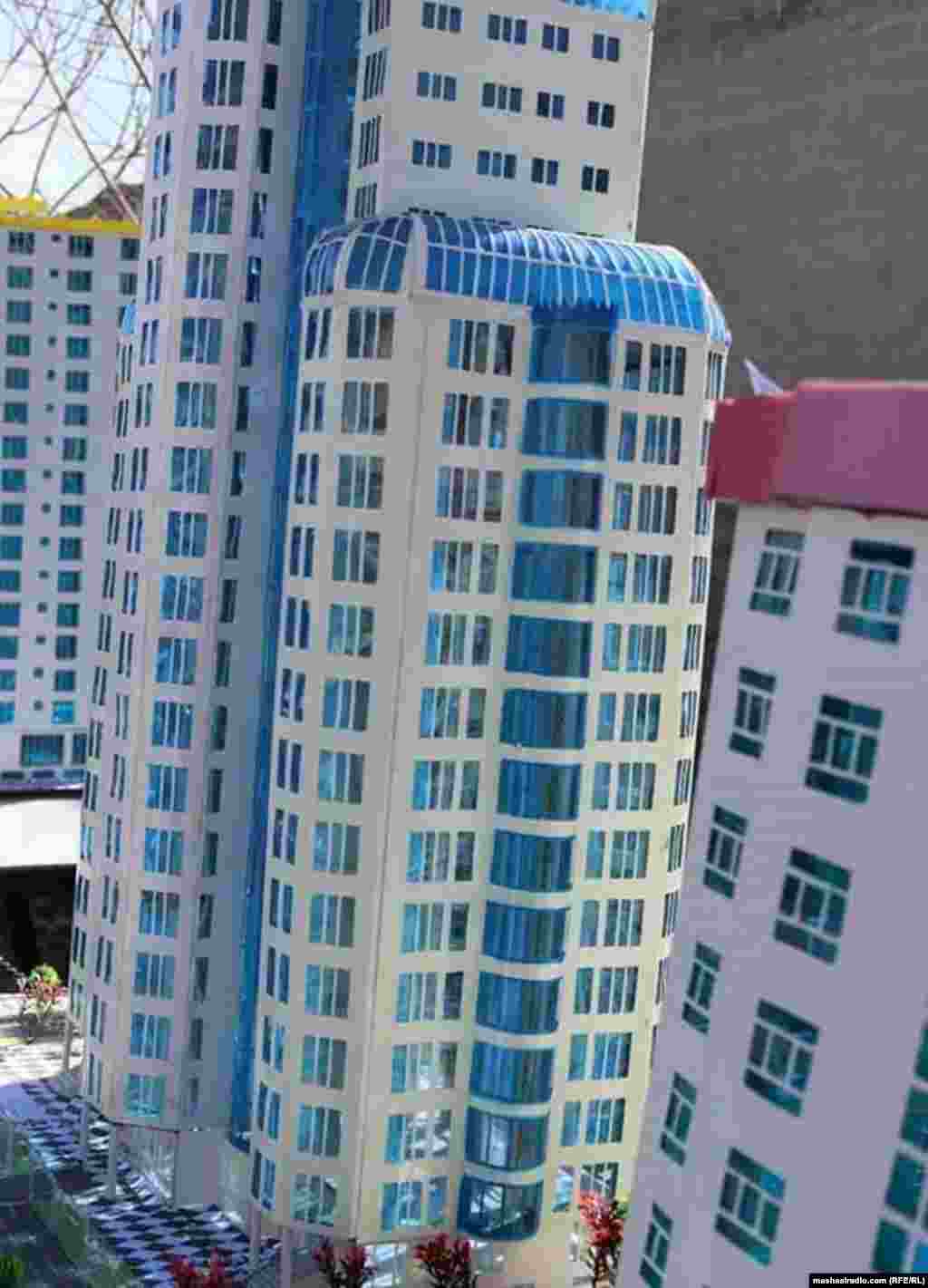 پدې موډلونو کې اسمانڅکې ودانۍ هم نندارې ته وړاندې شوې دي&nbsp;