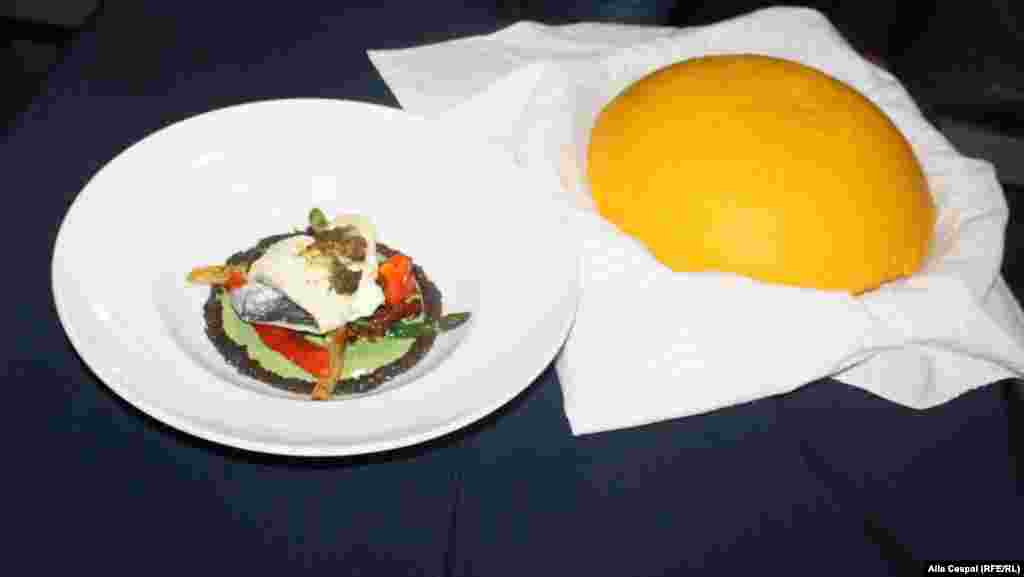 Şi un aperitiv cu... mămăligă