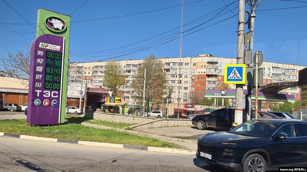У Севастополі аналогічні обмеження почали діяти 21 травня (фото із севастопольської АЗС від 9 травня )