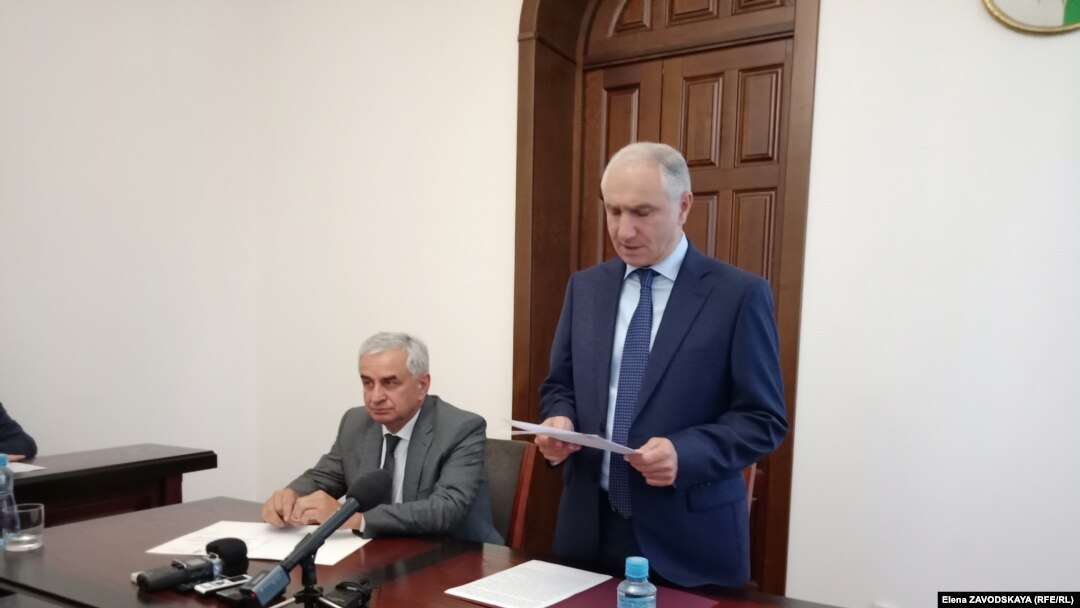 Премьер-министр Валерий Бганба поздравил Рауля Хаджимба с избранием