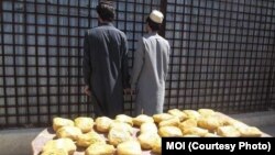 دستگیری دو تن از قاچاقبران مواد مخدر از سوی پولیس در ننگرهار.