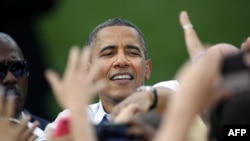 باراک اوباما، رییس‌جمهور ایالات متحده خبر داد که ۳٫۹ میلیون نفر طی سال جاری به کمپین او کمک مالی کرده‌اند.