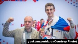 Тренер Сергей Петров и Владислав Ларин
