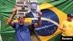 Pristalice bivšeg brazilskog predsjednika Jaira Bolsonara protestuju protiv sudije Alexandrea de Moraesa, koji je naredio suspenziju X, u Sao Paulu, Brazil, 7. septembra 2024. 