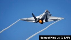 F-35-ը թռիչքի ժամանակ, արխիվ