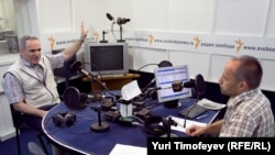 Гарри Каспаров и Михаил Соколов в студии Радио Свобода