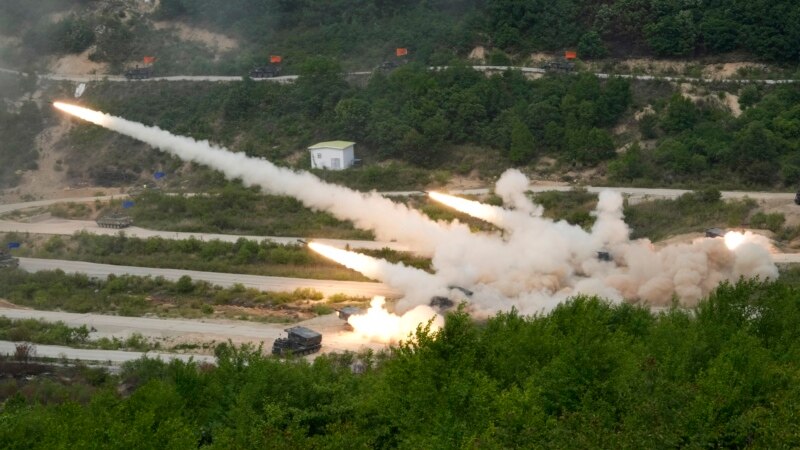 Северна Кореја истрела 200 гранати во близина на морската граница со Јужна Кореја