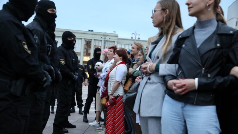 Gratë bjelloruse u bashkohen protestave pas arrestimit të dhjetëra studentëve