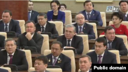 Алтыншы парламенттің бірлескен отырысы. Астана. 25 наурыз, 2016 жыл. 24kz телеарнасы эфирінен алынған скриншот.