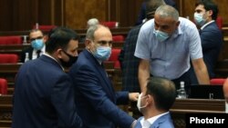 Armenia -- Prime Minister Nikol Pashinian (C) talks to deputies from hs My Step bloc during a parliament session, Yerevan, September 16, 2020.