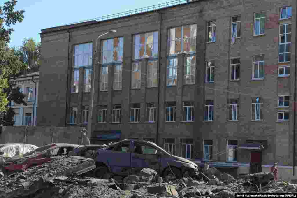 Руйнування поряд зі школою у Солом’янському районі Києва