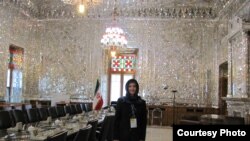 باربارا اسلاوین در جریان سفر اخیرش به ایران در ساختمان سابق مجلس شورای اسلامی در تهران