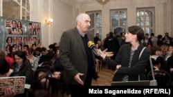 «Дневники свободы» – это своего рода иллюстрация жизни страны, демонстрируемая с различных ракурсов, разными людьми, говорит руководитель грузинской службы Радио Свобода Давид Какабадзе