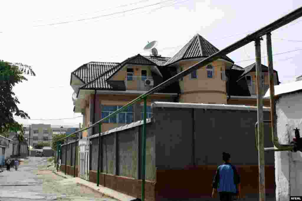 Бомпӯшиҳои рангини Душанбе #80