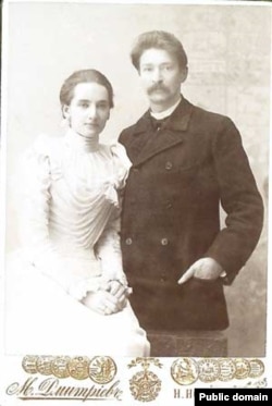 Адам Багдановіч са сваёй другой жонкай Аляксандрай Волжынай