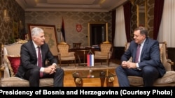Bosnia and Herzegovina -- Member of Bosnian Presidency Dragan Covic (L) and president of Republic of Srpska Milorad Dodik, Banja Luka, October 9, 2017