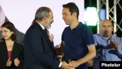 Armenia - Prime Minister Nikol Pashinian (L) and his My Step bloc's mayoral candidate Hayk Marutian attend an election campaign rally in Yerevan, 20 September 2018.