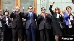 Армения -- Руководство партии «Оринац еркир» во время предвыборного митинга в Ереване, 7 апреля 2012 г. 